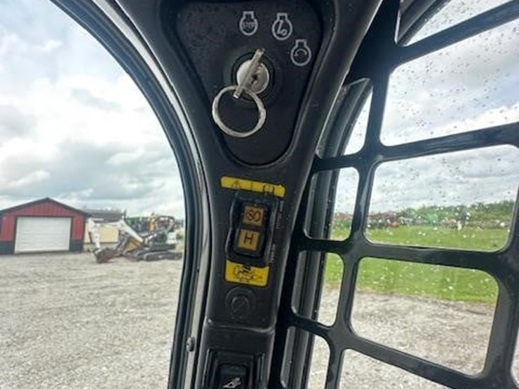 2023-bobcat-t595-image-25