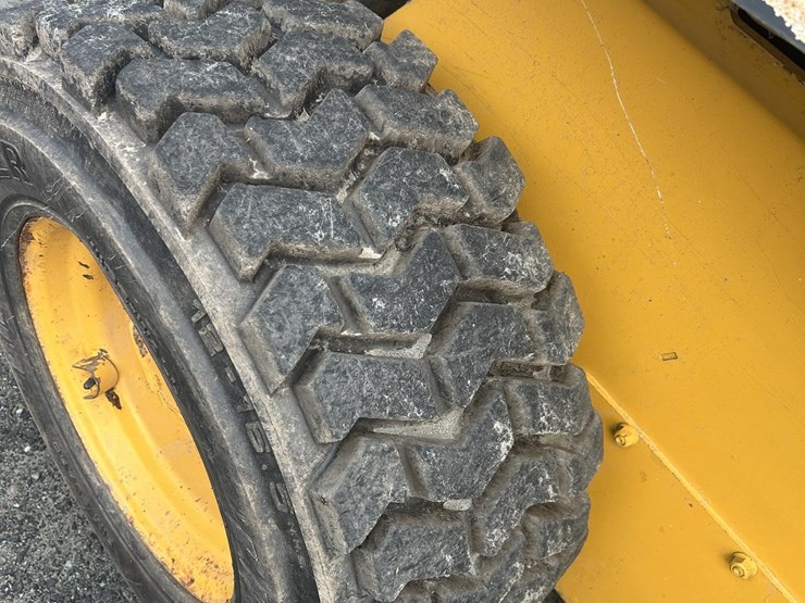 2012-deere-326d-image-3