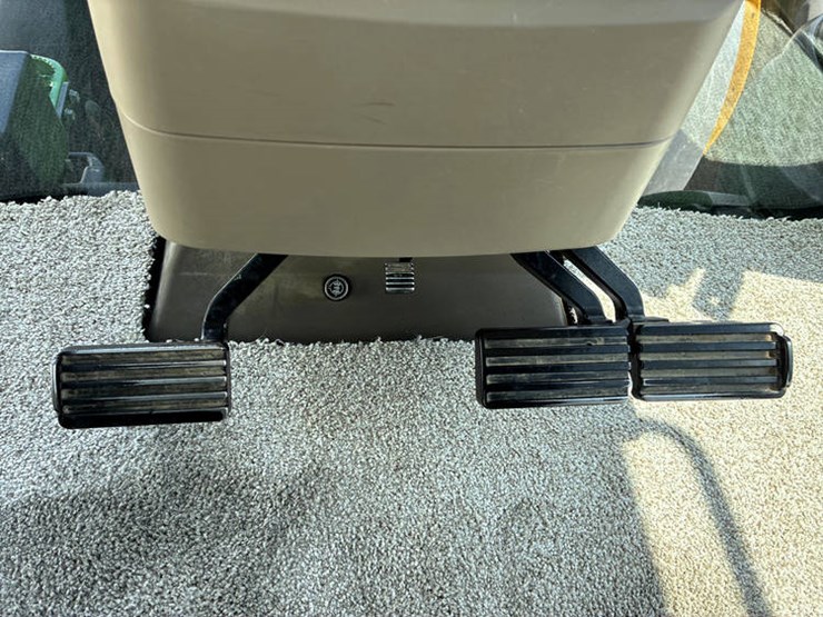 2018-john-deere-8400r-image-77