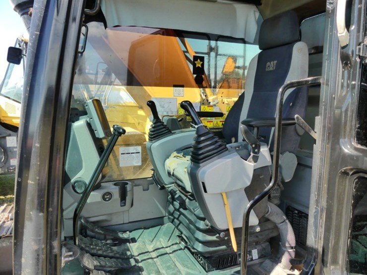 caterpillar-330fl-image-13