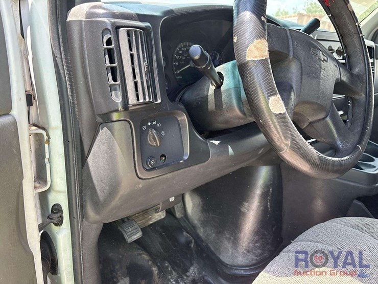 2003-chevrolet-express-1500-image-9
