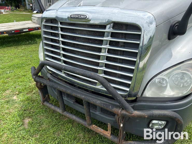 2015-freightliner-cascadia-113-image-14