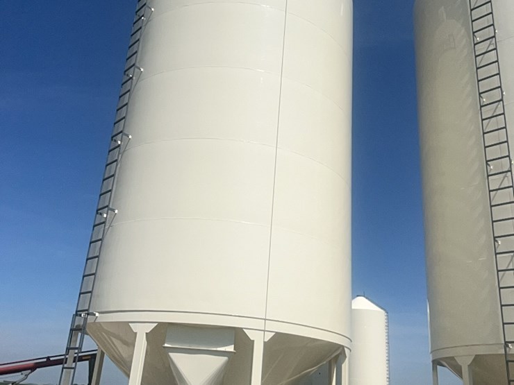 concept-7,500-bu.-hopper-bin-with-agi-grainguard-bin-fan,-10-hp-3-phase-electric-motor-image-4
