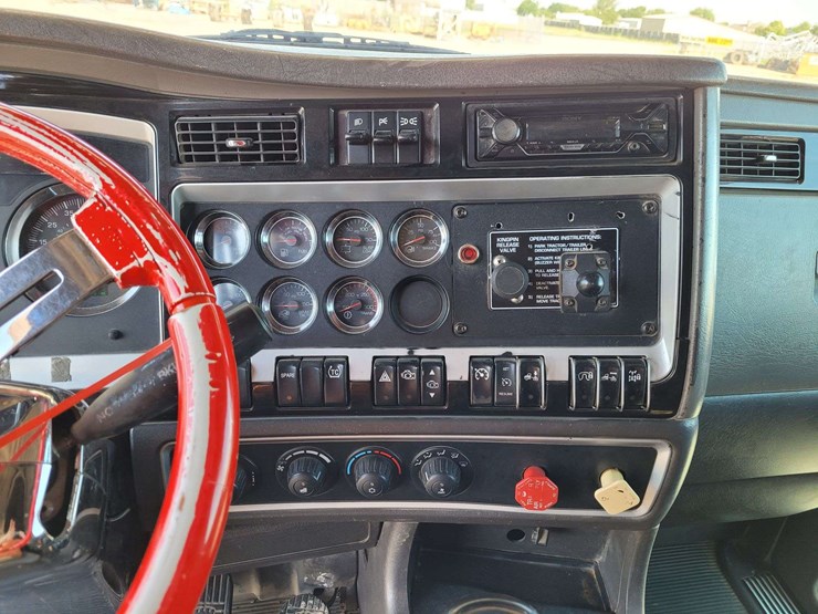2009-kenworth-t600-image-11