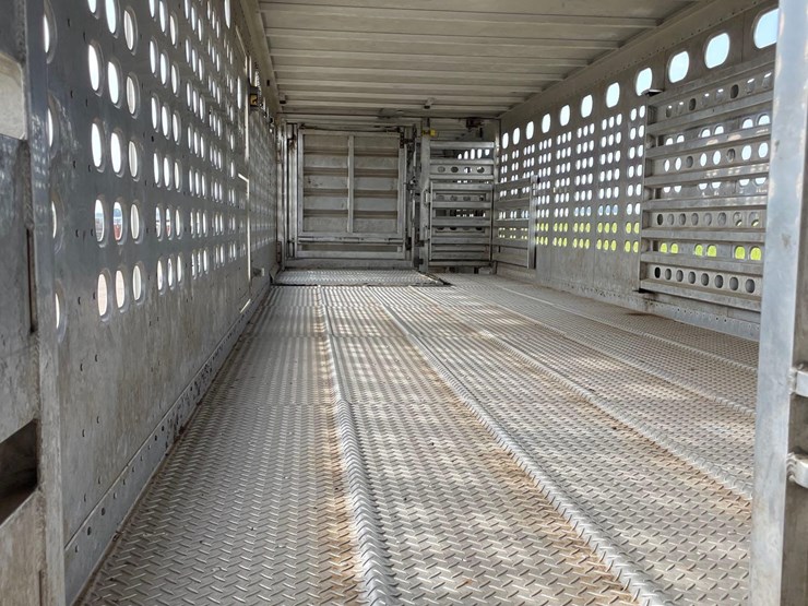 2021-eby-livestock-trailer-image-47