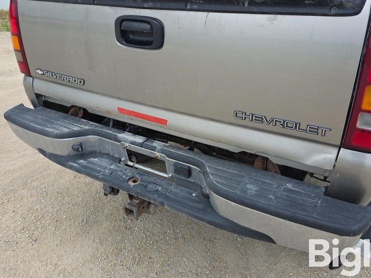 2002-chevrolet-silverado-2500-image-12