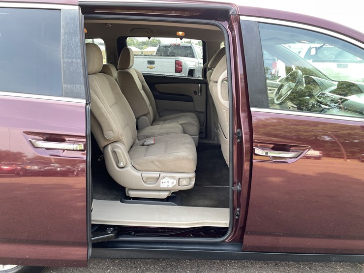 2014-honda-odyssey-image-59
