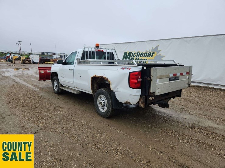 2015-chevrolet-silverado-2500hd-image-3