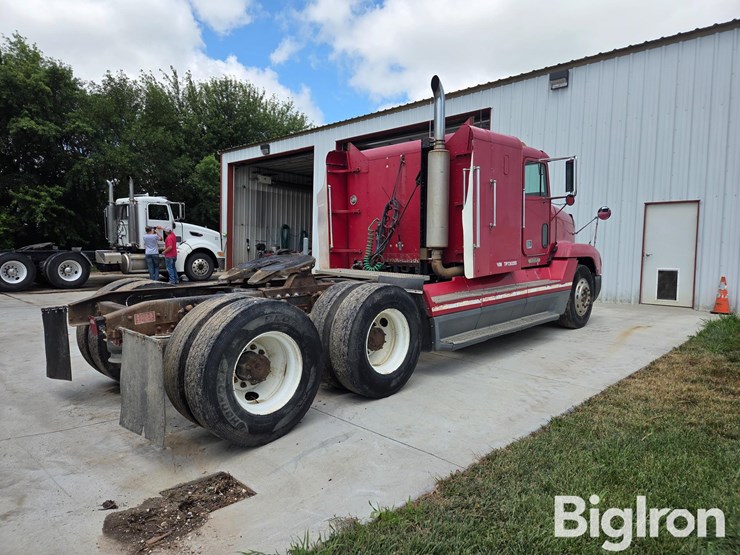 1996-freightliner-fld120-image-5