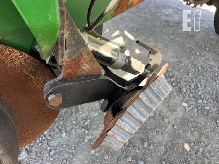 2009-john-deere-1770nt-image-34