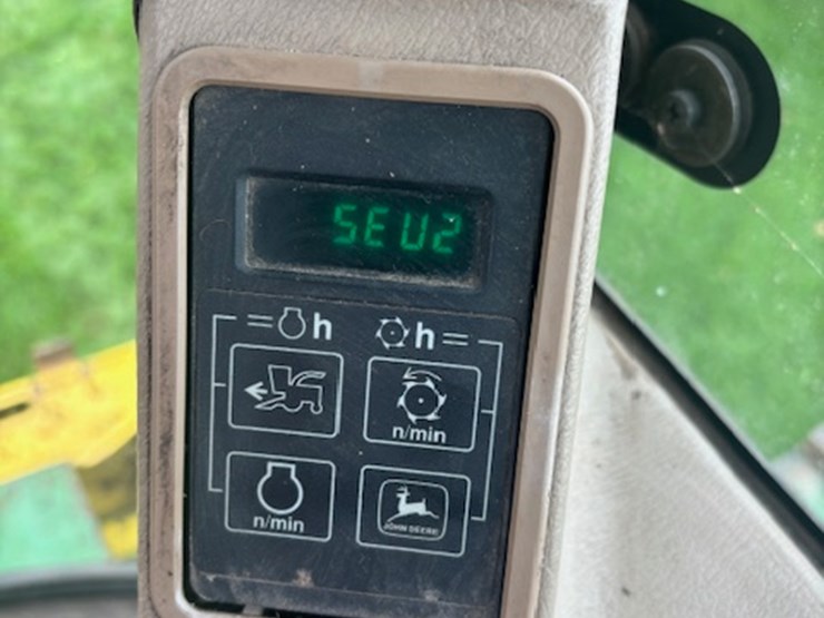 john-deere-6810-image-24