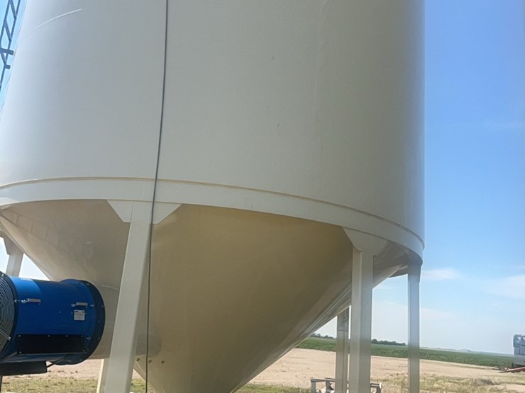 concept-5,000-bushel-hopper-bin,-fully-equipped-with-agi-grainguard-bin-fan-with-7.5-hp-three-phase-electric-motor-image-69