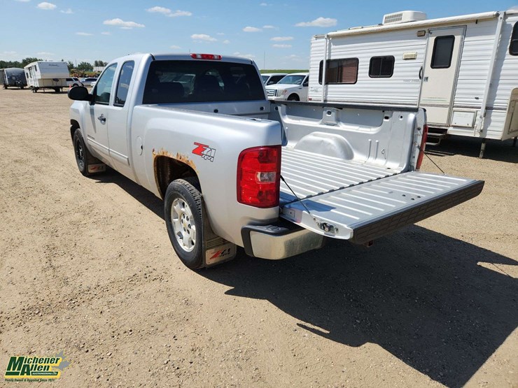 2011-chevrolet-silverado-1500-image-3