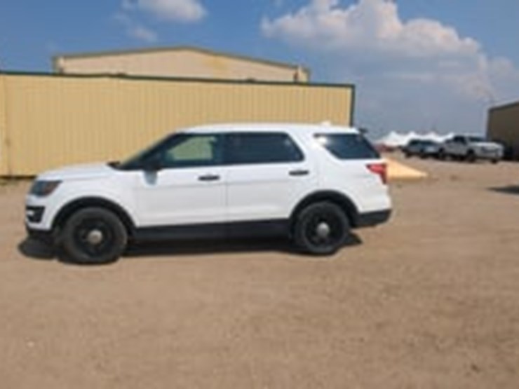 2017-ford-explorer-image-36