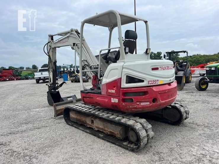 takeuchi-tb260-image-5
