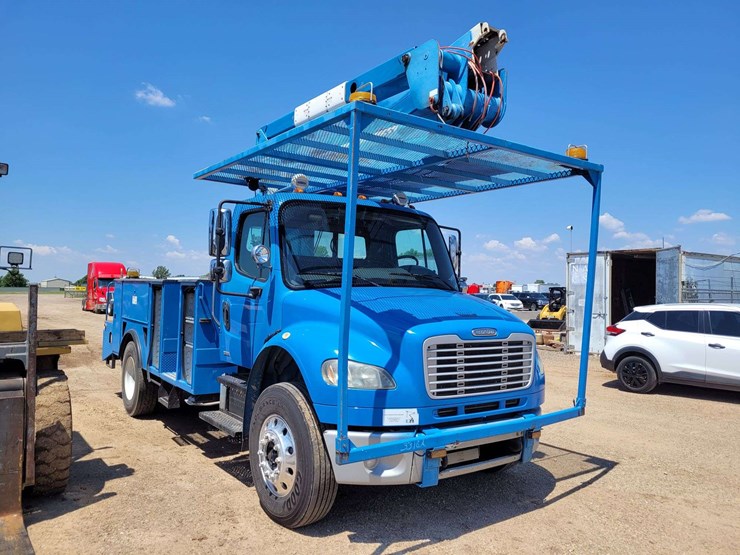 2007-freightliner-m2-106-image-2
