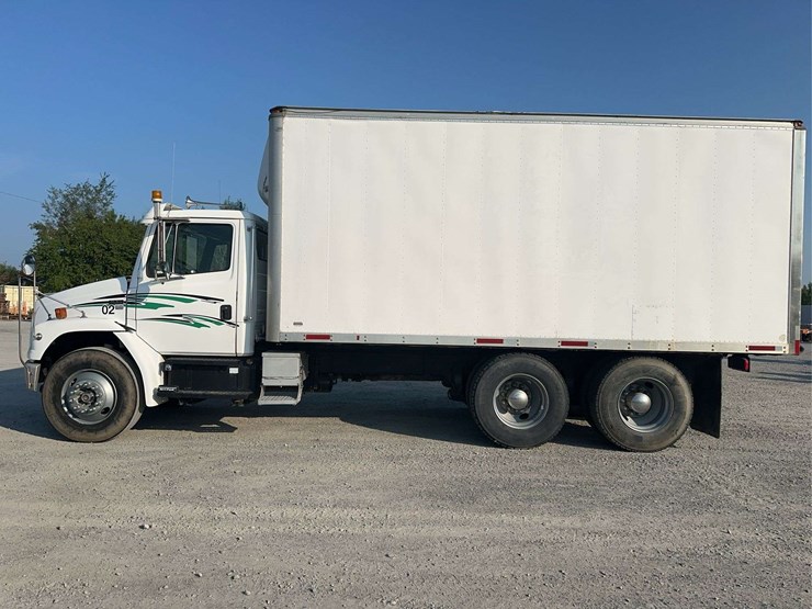 2000-freightliner-fl80-image-6