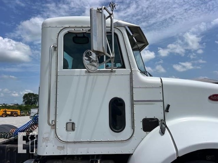 2003-peterbilt-330-image-24
