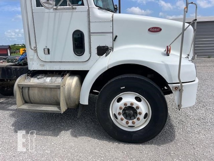 2003-peterbilt-330-image-23