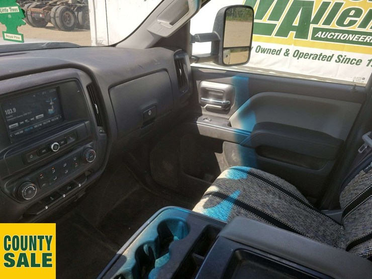 2017-chevrolet-silverado-2500hd-image-19