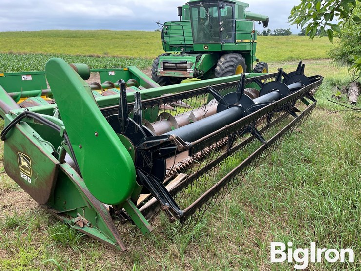 john-deere-220-image-1