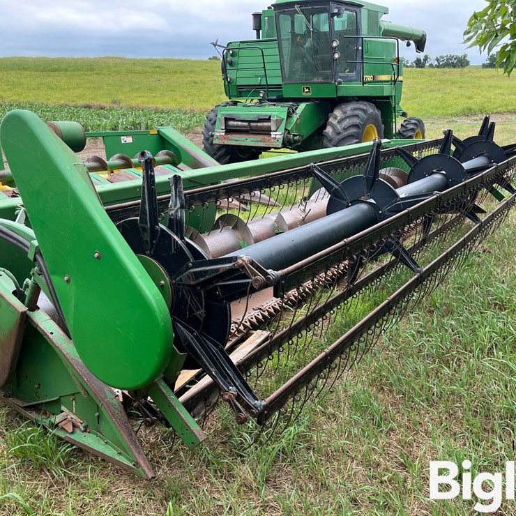 JOHN DEERE 220