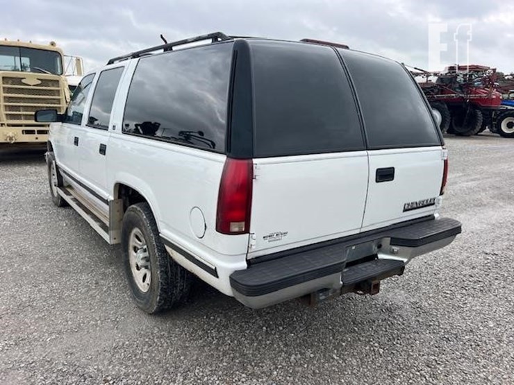 1999-chevrolet-suburban-image-5