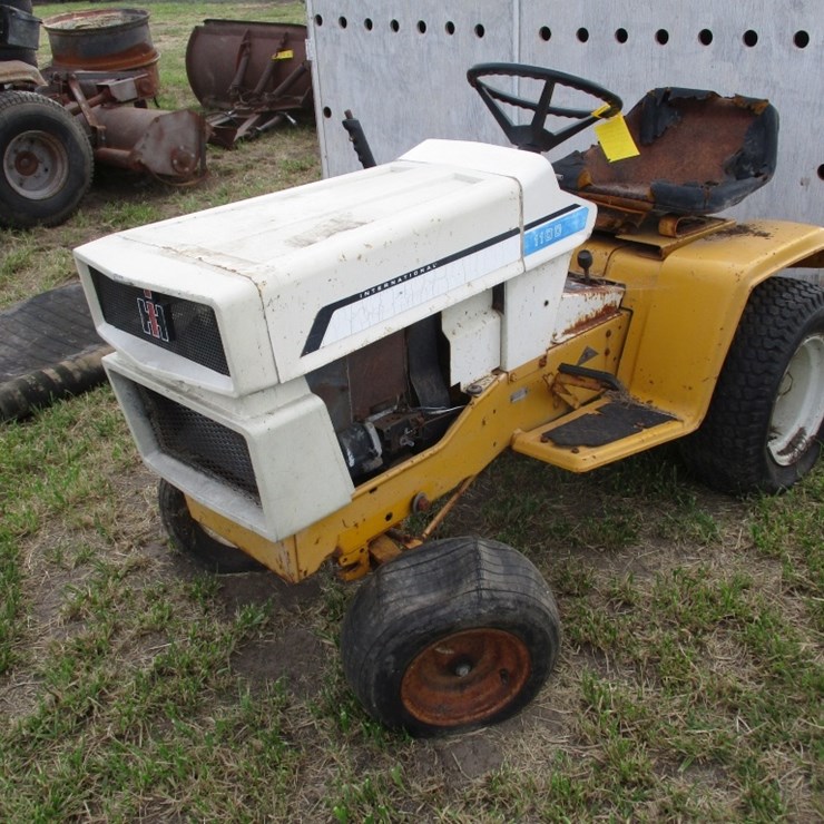 INTERNATIONAL 1100