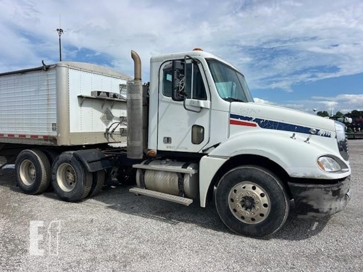 2008-freightliner-columbia-120-image-9
