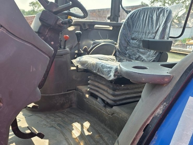 new-holland-ts100-image-48