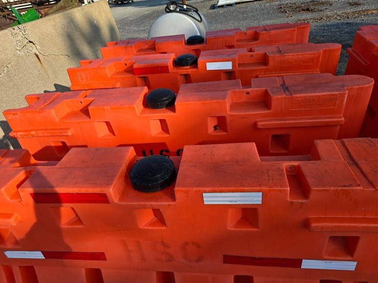 6-6'-orange-plastic-barriers-image-6