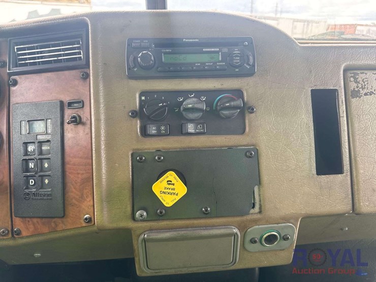 2007-peterbilt-335-image-18