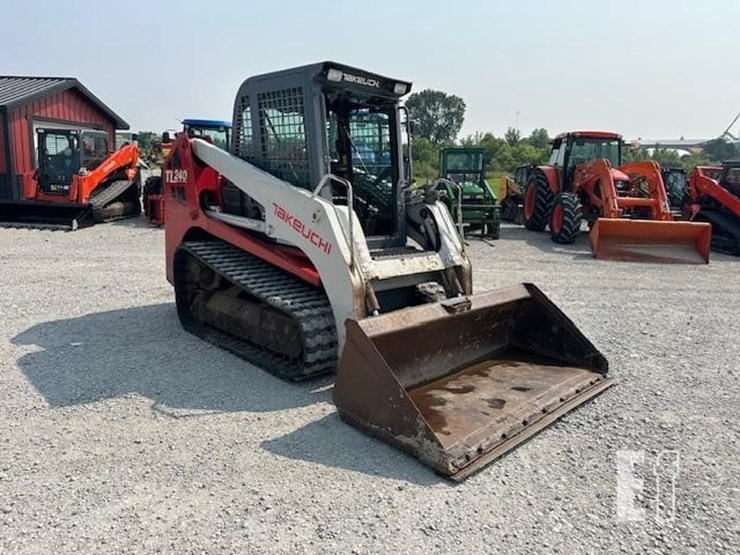 takeuchi-tl240-image-7