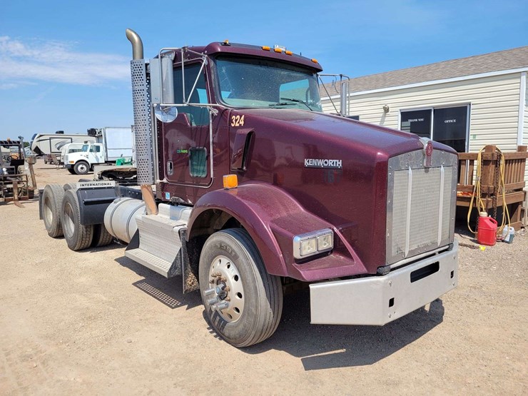 2015-kenworth-t800-image-2