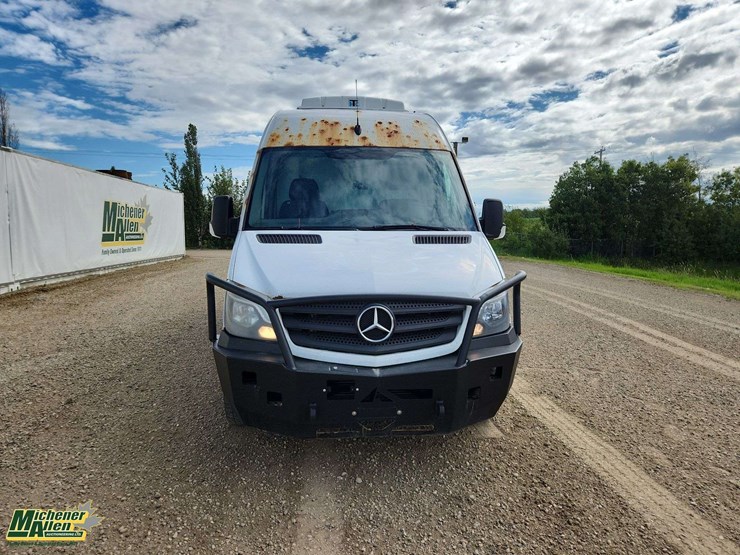 2016-mercedes-benz-sprinter-2500-image-22