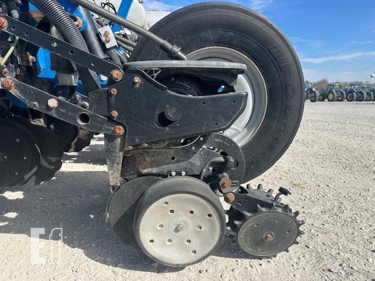 2014-kinze-4900-image-11