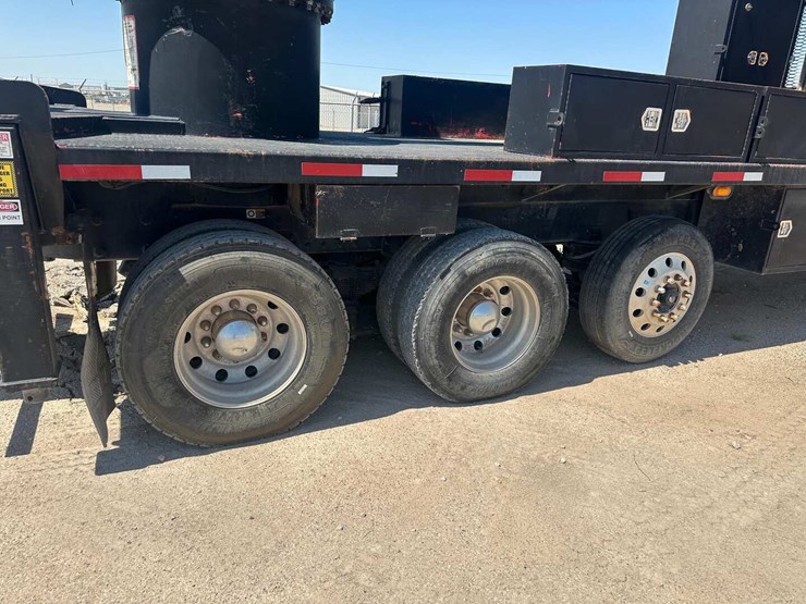 2013-kenworth-t800-image-19