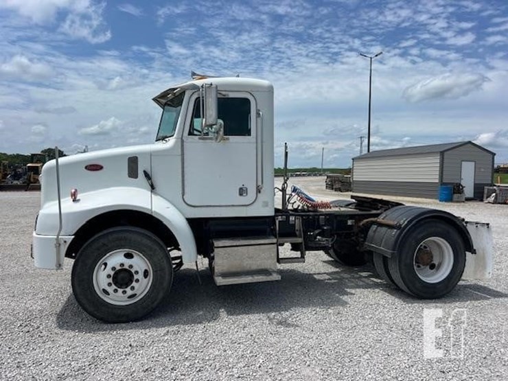 2003-peterbilt-330-image-2