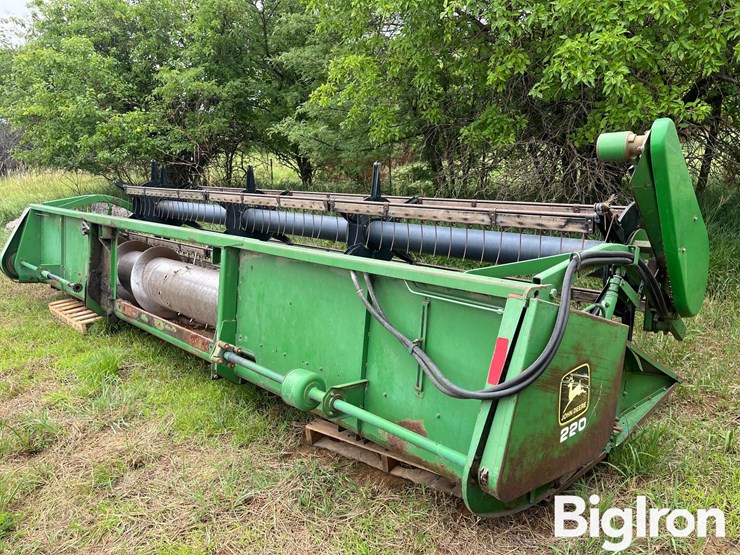 john-deere-220-image-3