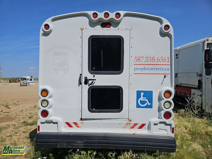 2005-ford-e450-image-10