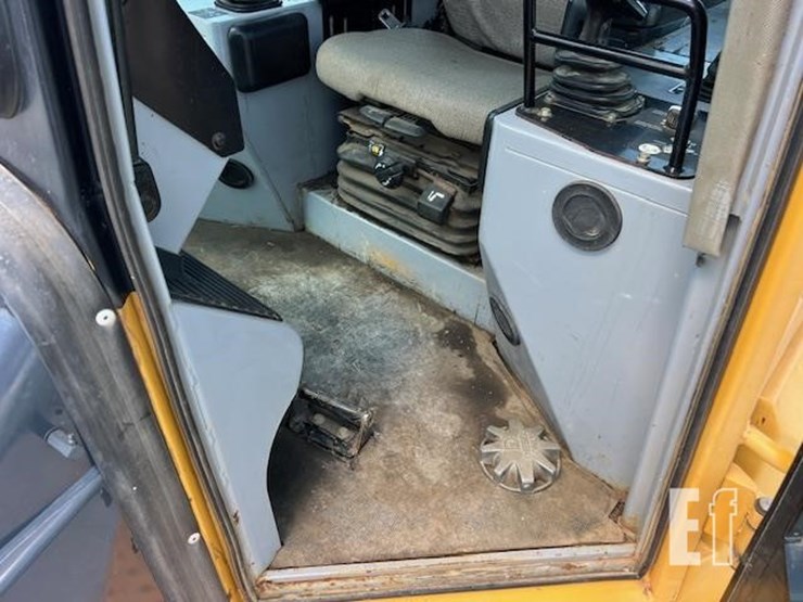 2000-deere-750c-lt-ii-image-29