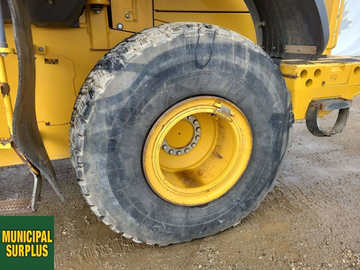 2017-deere-724k-image-10