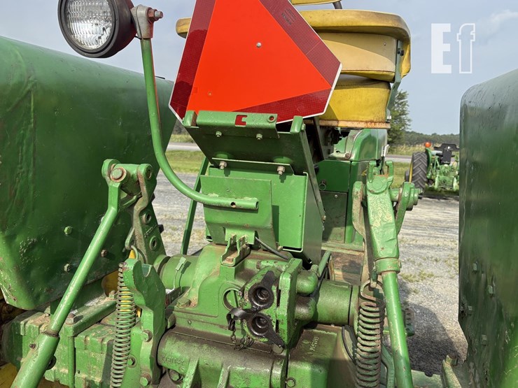 1965-john-deere-2010-image-22