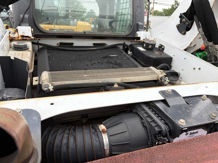 2014-bobcat-s570-image-7
