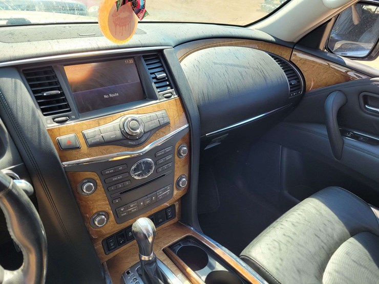 2012-infiniti-qx56-image-12