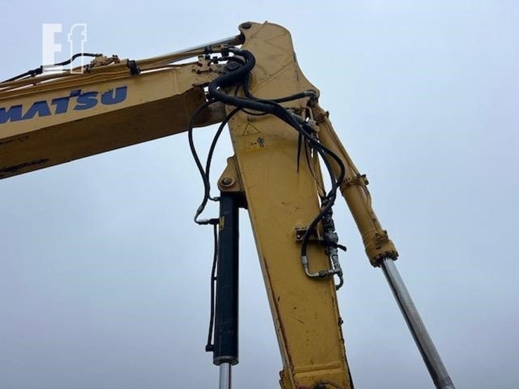 komatsu-pc210-lc-image-12