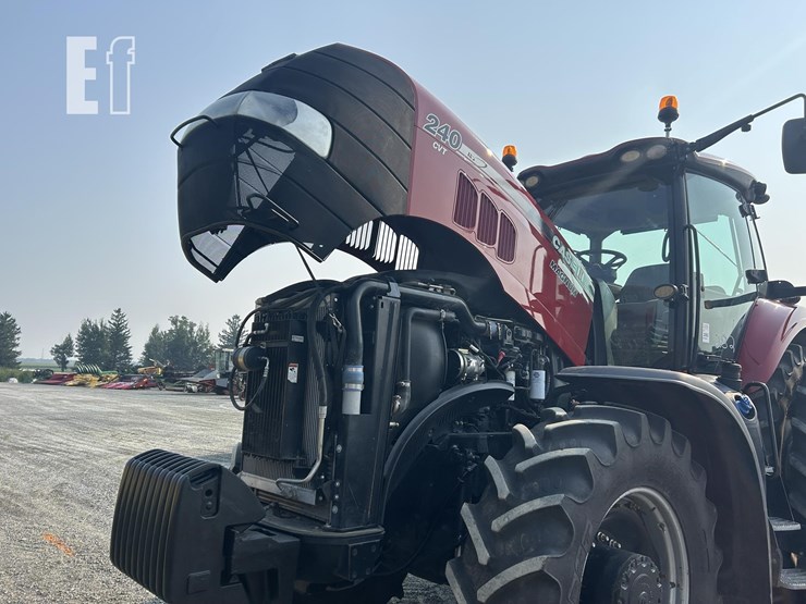 2015-case-ih-magnum-240-cvt-image-23