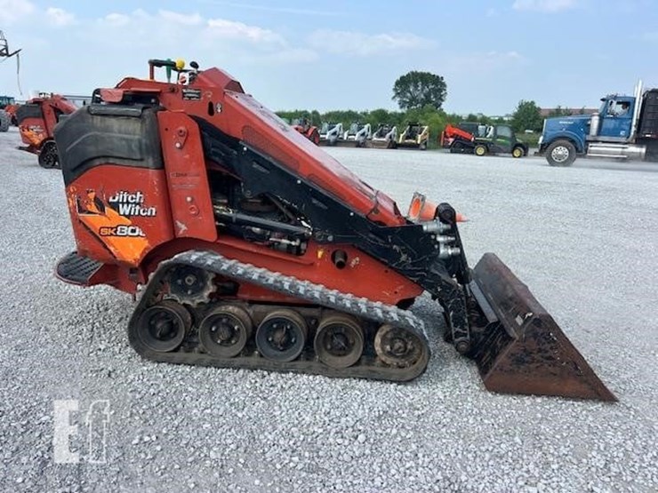 2020-ditch-witch-sk800-image-1