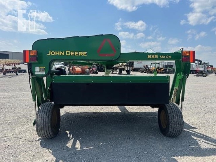 2017-john-deere-835-image-3