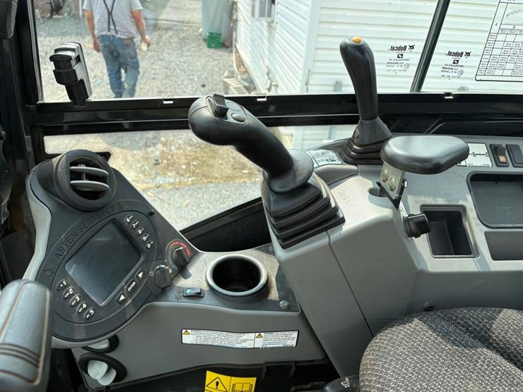 2021-bobcat-e26-image-22